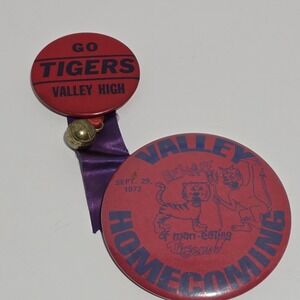 1972 Valley High School TIGERS Football Homecoming Pin Button Pinback  Elgin Ia